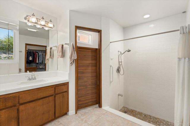 Detail Gallery Image 41 of 60 For 945 El Paseo, Vista,  CA 92084 - 4 Beds | 3 Baths