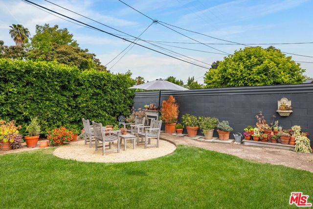 11521 Segrell Way, Culver City CA: https://media.crmls.org/mediaz/f4186ad6-188e-4a08-8302-d7a620b0cc45.jpg
