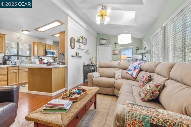 193 Maureen Cir, Bay Point CA: https://media.crmls.org/mediaz/f418a150-4fc7-4e8e-b50e-1c2148db711a.jpg