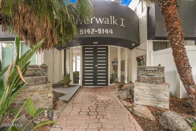 17842 Magnolia Boulevard, Encino CA: https://media.crmls.org/mediaz/f418b4e2-f2f8-4d0c-8030-ce6ead76817d.jpg