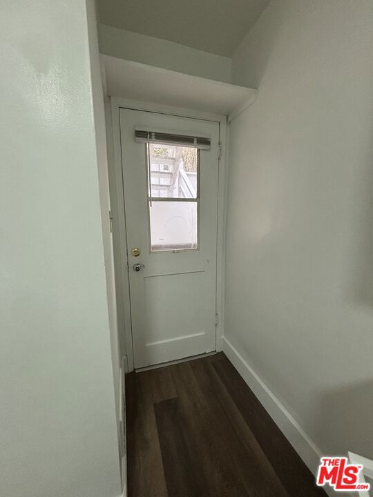 1638 Greenfield Avenue, Los Angeles CA: https://media.crmls.org/mediaz/f418f38d-7469-4429-9a50-28fa84a0f381.jpg