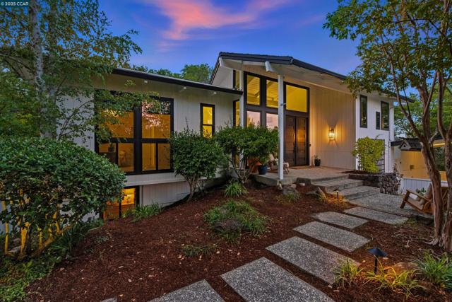 4161 Coralee Ln, Lafayette CA: https://media.crmls.org/mediaz/f41902f0-43c6-4364-a5ca-bfafc0d74bef.jpg