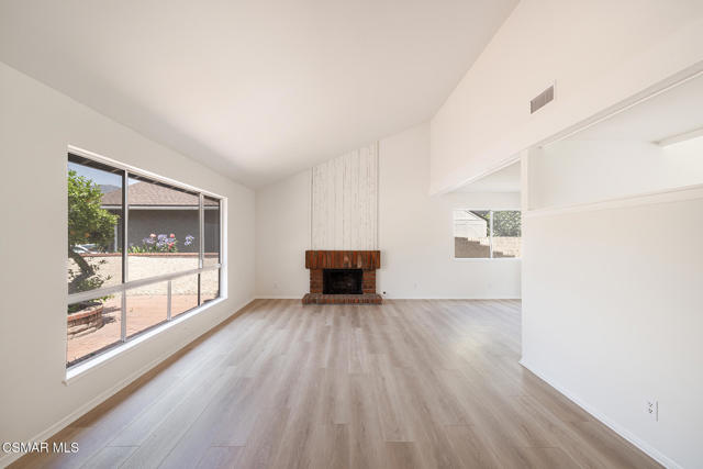 5888 E Marlies Avenue, Simi Valley CA: https://media.crmls.org/mediaz/f4195e23-bd8b-4cc7-a89b-21a93a8ffc1f.jpg