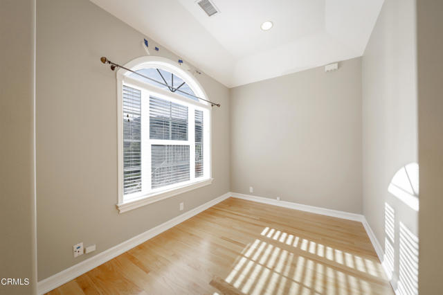 Detail Gallery Image 6 of 39 For 251 S Skyline Dr, Thousand Oaks,  CA 91361 - 4 Beds | 2/1 Baths