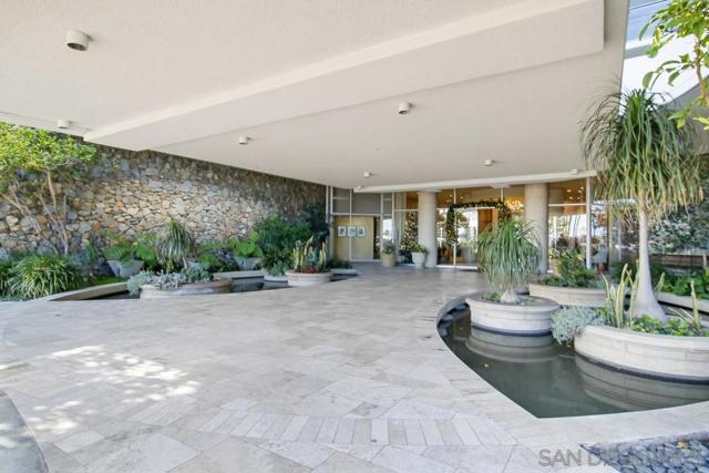 1820 Avenida Del Mundo, Coronado CA: https://media.crmls.org/mediaz/f4199a8d-6295-478e-ba29-438ab82c3863.jpg