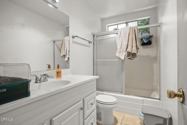 1401 Glenwood Drive, Oxnard CA: https://media.crmls.org/mediaz/f41a23a4-9533-47e9-ab5a-bd0feab101a1.jpg