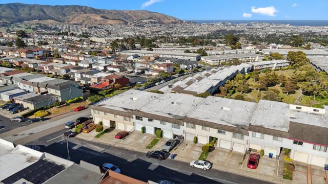 3860 Fairfax Way, South San Francisco CA: https://media.crmls.org/mediaz/f41af666-2788-4ada-a732-d6699e06dbd5.jpg