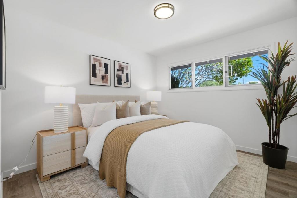 https://media.crmls.org/mediaz/f41b8bee-4b3c-459f-bc9f-2cca16a98570.jpg?preset=X-Large