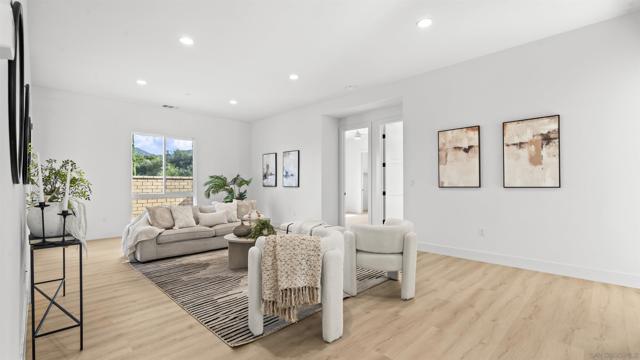 16925 Old Coach Rd, Poway CA: https://media.crmls.org/mediaz/f41bc557-3dad-40b8-aa6f-86967133dd93.jpg