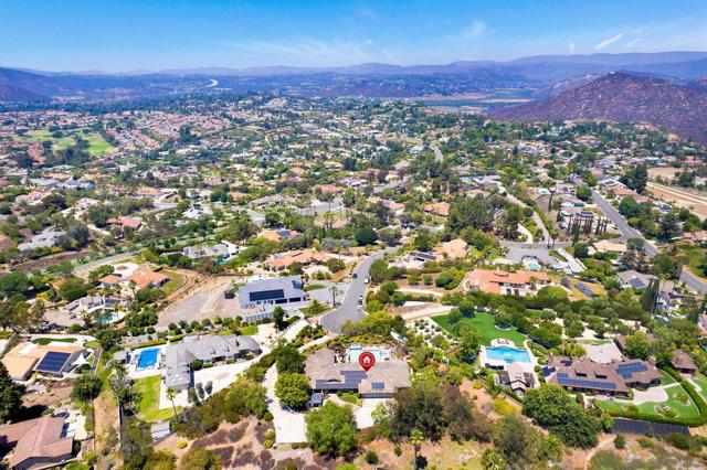 17505 Corte Lomas Verde, Poway CA: https://media.crmls.org/mediaz/f41ca9d7-fb22-4c25-ade1-0c18f31d4b1c.jpg