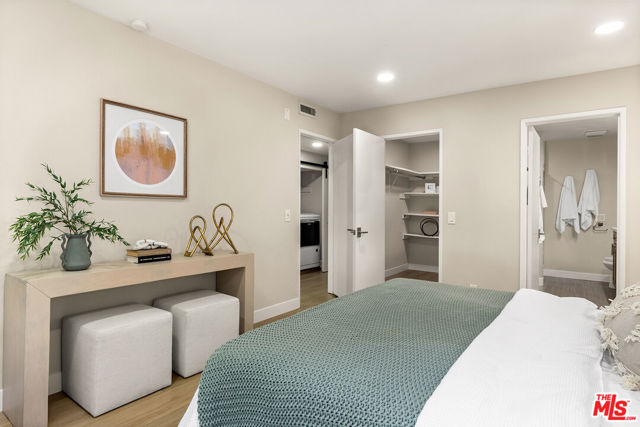 4542 Willis Avenue, Sherman Oaks CA: https://media.crmls.org/mediaz/f41cad12-29e3-4fa6-9b49-99e1cb201e02.jpg
