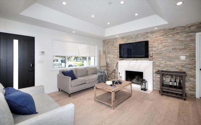 Image 5 of 21 For 446 Bayview Avenue
