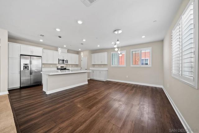 1956 Infinity Lane, Chula Vista CA: https://media.crmls.org/mediaz/f41d3a0e-1f87-4ed0-957d-2239466e6da4.jpg