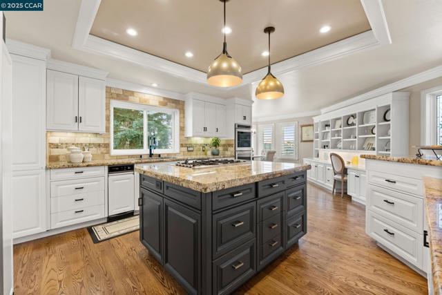 4860 Venner Rd, Martinez CA: https://media.crmls.org/mediaz/f41d9995-6619-4be2-80aa-2d36245a246a.jpg