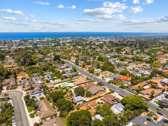 1565 Chestnut Avenue, Carlsbad CA: https://media.crmls.org/mediaz/f41da386-8637-4b76-b495-041f41056d7e.jpg