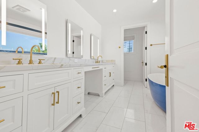 1153 S Clark Drive, Los Angeles CA: https://media.crmls.org/mediaz/f41f6eaf-6a21-4ae1-8598-fbc82489ebe5.jpg