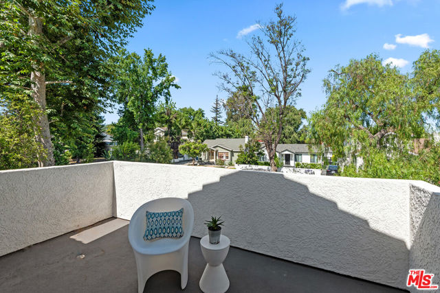 4744 Norwich Avenue, Sherman Oaks CA: https://media.crmls.org/mediaz/f41fecad-514b-4144-8f28-10ca1fcd9e04.jpg