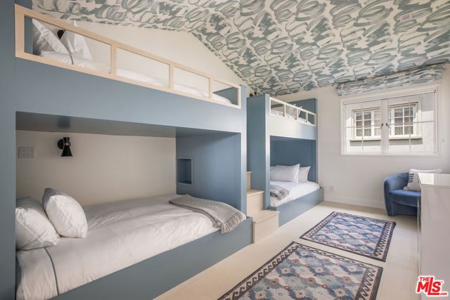 1445 Via Cresta, Pacific Palisades CA: https://media.crmls.org/mediaz/f4200bdb-0b7d-40fb-8e38-ee51e0eaeb7e.jpg
