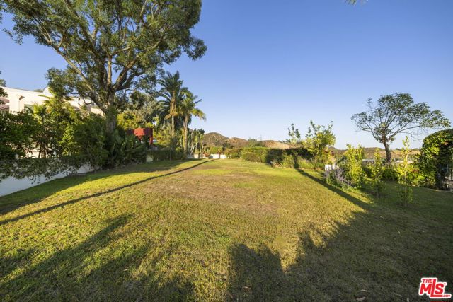 2980 Hollyridge Drive, Los Angeles CA: https://media.crmls.org/mediaz/f420112f-ad90-49c5-97e1-8e6fcee39d12.jpg