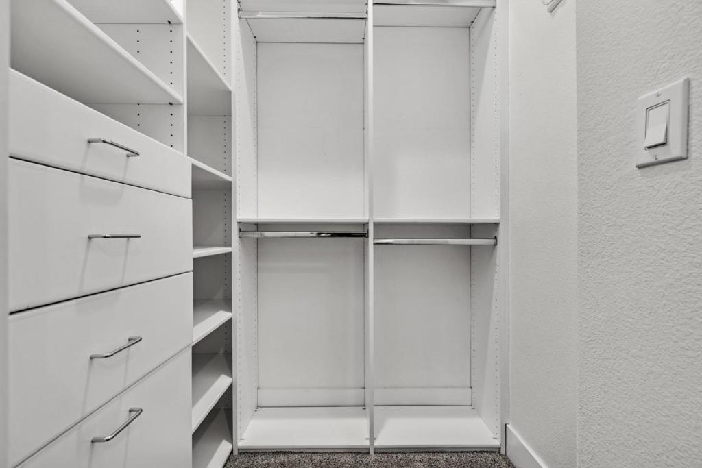 https://media.crmls.org/mediaz/f4204fea-0610-4f14-87ee-1fffad752a54.jpg?preset=X-Large