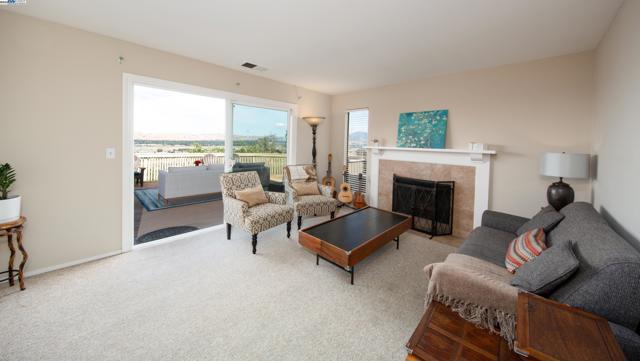 2617 Star Tree Ct., Martinez CA: https://media.crmls.org/mediaz/f420a83d-b0cb-4aae-9e85-c6341879ae8a.jpg