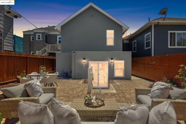864 Arlington Ave, Oakland CA: https://media.crmls.org/mediaz/f420e6ce-3778-420a-9aa8-2b616ce3b4a4.jpg