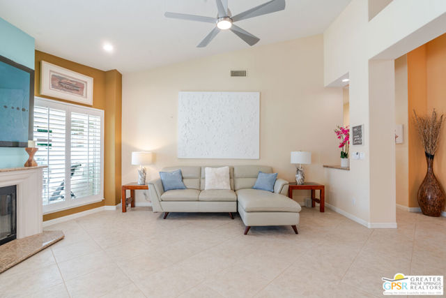 Image 3 of 52 For 77553 Carinda Court