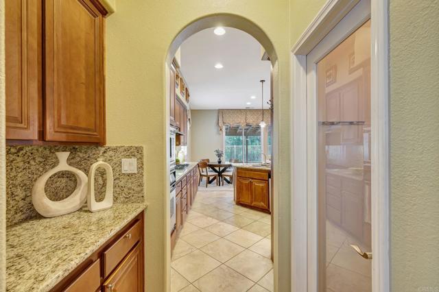 2706 VALLEYCREEK CIR, Chula Vista CA: https://media.crmls.org/mediaz/f4213bda-9e20-4aba-94d0-df65ed029daa.jpg