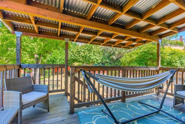 33 Woodcliff Court, Oakland CA: https://media.crmls.org/mediaz/f421e220-fe6d-44b4-8f08-9556f5472395.jpg