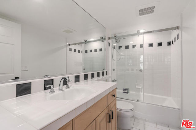 2370 Brookshire Lane, Los Angeles CA: https://media.crmls.org/mediaz/f4221246-055e-47ea-95b5-4f4d7be26f43.jpg