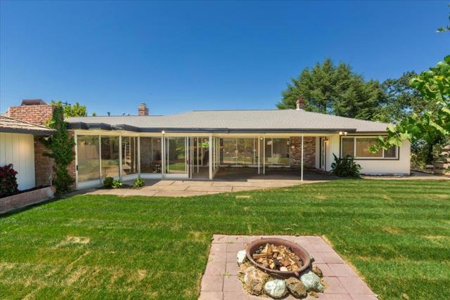 190 W San Martin Avenue, San Martin CA: https://media.crmls.org/mediaz/f42220d3-cfef-4304-80b9-ea1c6d745148.jpg