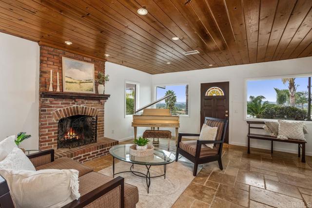 Detail Gallery Image 12 of 54 For 2405 Old Colony Rd, Vista,  CA 92084 - 6 Beds | 5/1 Baths