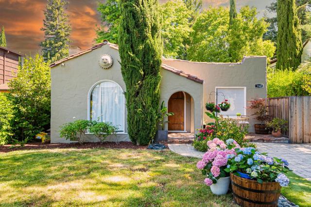 766 Nash Avenue, Menlo Park CA: https://media.crmls.org/mediaz/f4229aba-661e-435e-91a6-9c560a26aea7.jpg