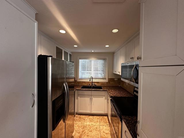 Image 8 of 33 For 767 Eastshore  221