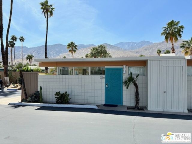 1111 E Palm Canyon Drive, Palm Springs CA: https://media.crmls.org/mediaz/f422d843-128b-4ecf-aca9-3e23ec61db62.jpg