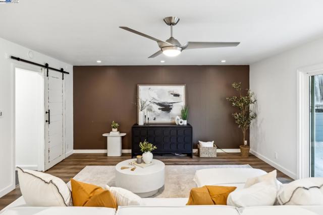 3134 Terry Ct, Castro Valley CA: https://media.crmls.org/mediaz/f4231221-77cd-4f71-8c1c-95b770ac6f07.jpg