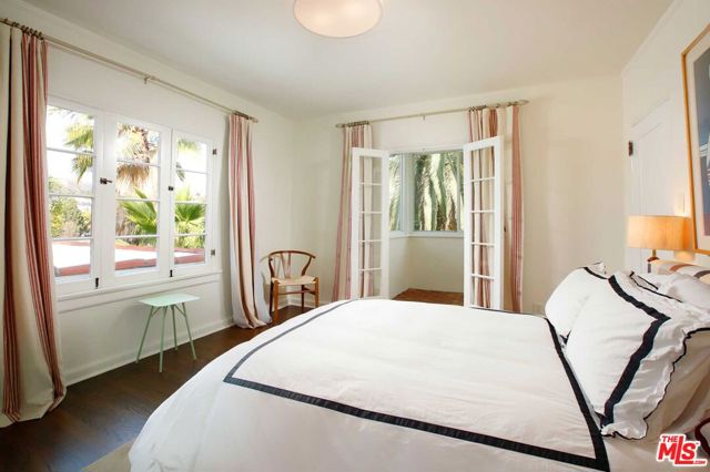 6749 Whitley Terrace, Los Angeles CA: https://media.crmls.org/mediaz/f42361c7-14d6-4a61-a9c8-0145cf1b4e3b.jpg