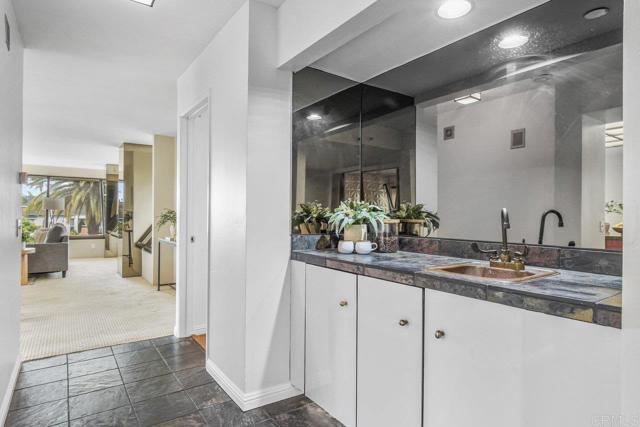 230 W Laurel Street, San Diego CA: https://media.crmls.org/mediaz/f42377d8-fd6a-4228-ab09-f90f2f3fc727.jpg
