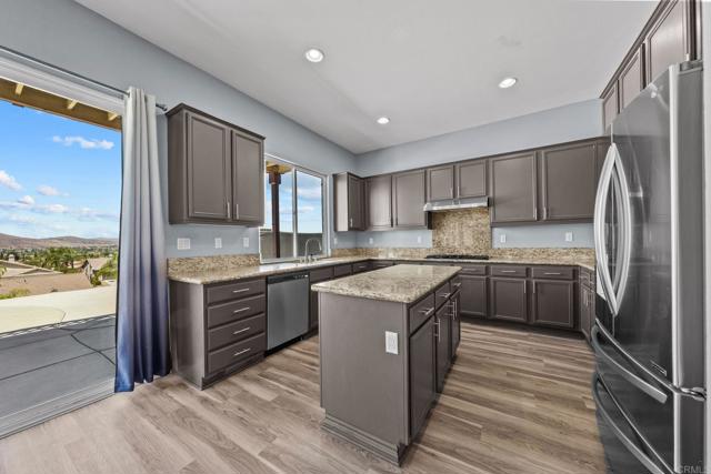 28303 Pinyon Pine Court, Menifee CA: https://media.crmls.org/mediaz/f423deed-cf44-400e-80e4-f73fcd6381b2.jpg