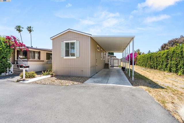 65 Pali, Pittsburg CA: https://media.crmls.org/mediaz/f424a2e1-4b49-4e77-b9b2-ecc3010d6094.jpg