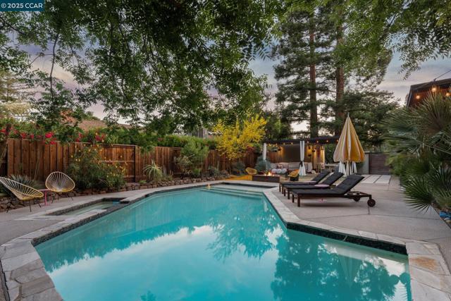 232 Clyde Dr, Walnut Creek CA: https://media.crmls.org/mediaz/f424d686-77a3-491b-8d6d-b5e669b36b26.jpg
