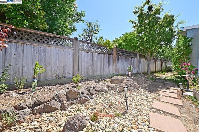 1492 Windsor Way, Livermore CA: https://media.crmls.org/mediaz/f424e167-cac6-43ba-a2b3-28d507fe9fc1.jpg