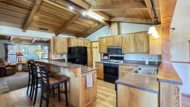 26748 Mcmahan, Idyllwild CA: https://media.crmls.org/mediaz/f4255274-d605-4e4e-bce5-fa40b71ee11d.jpg