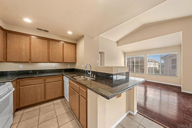 1259 El Cortez Court, Chula Vista CA: https://media.crmls.org/mediaz/f4255850-3384-4098-b98b-16d685d8d4c1.jpg