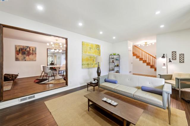 7606 Desertwood Ln, Pleasanton CA: https://media.crmls.org/mediaz/f42626d5-51e7-4799-a5ab-340c88ab500f.jpg
