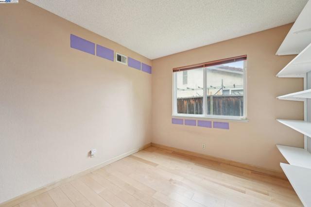 4942 Rocklin Dr, Union City CA: https://media.crmls.org/mediaz/f4266c49-6ea6-4661-aff1-9b12f337cc7c.jpg