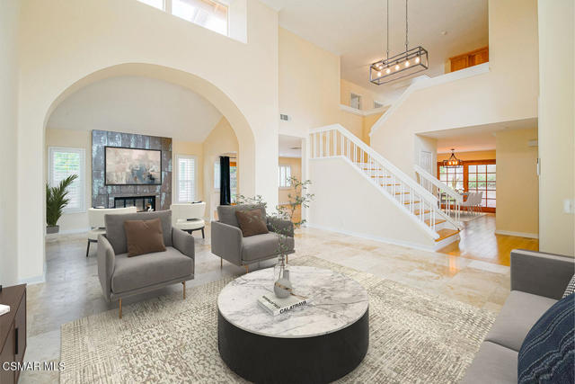 2111 Peak Place, Thousand Oaks CA: https://media.crmls.org/mediaz/f426e15d-1951-467d-b6d3-2033e99745ed.jpg