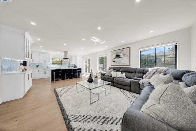 524 Gamay Ct, Fremont CA: https://media.crmls.org/mediaz/f427622c-e0b1-4183-9811-f396bcde1d5c.jpg