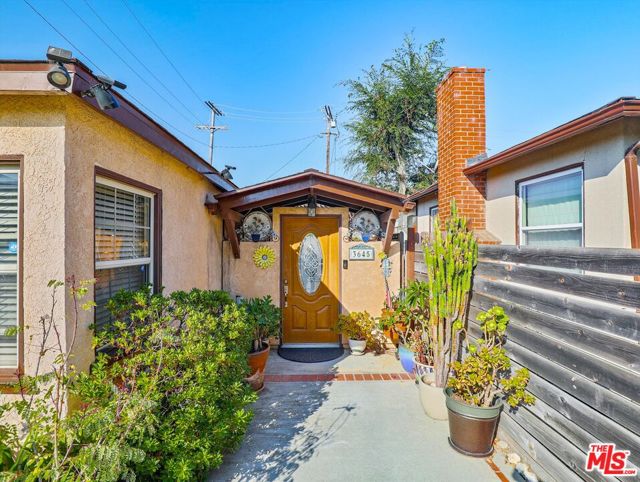 3645 Beethoven Street, Los Angeles CA: https://media.crmls.org/mediaz/f427ba9b-183b-495f-b66c-7f809be0f00d.jpg