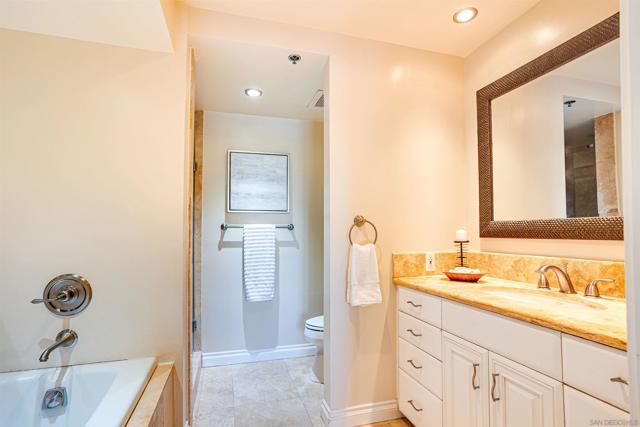100 Harbor Dr, San Diego CA: https://media.crmls.org/mediaz/f427ffec-4f79-41e4-b52b-d610fa1ba232.jpg